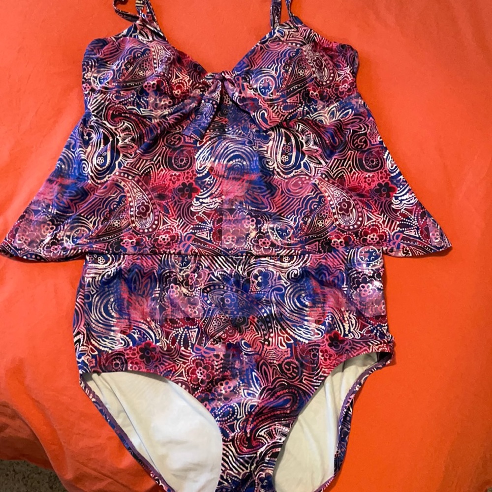 Women’s full coverage tankini